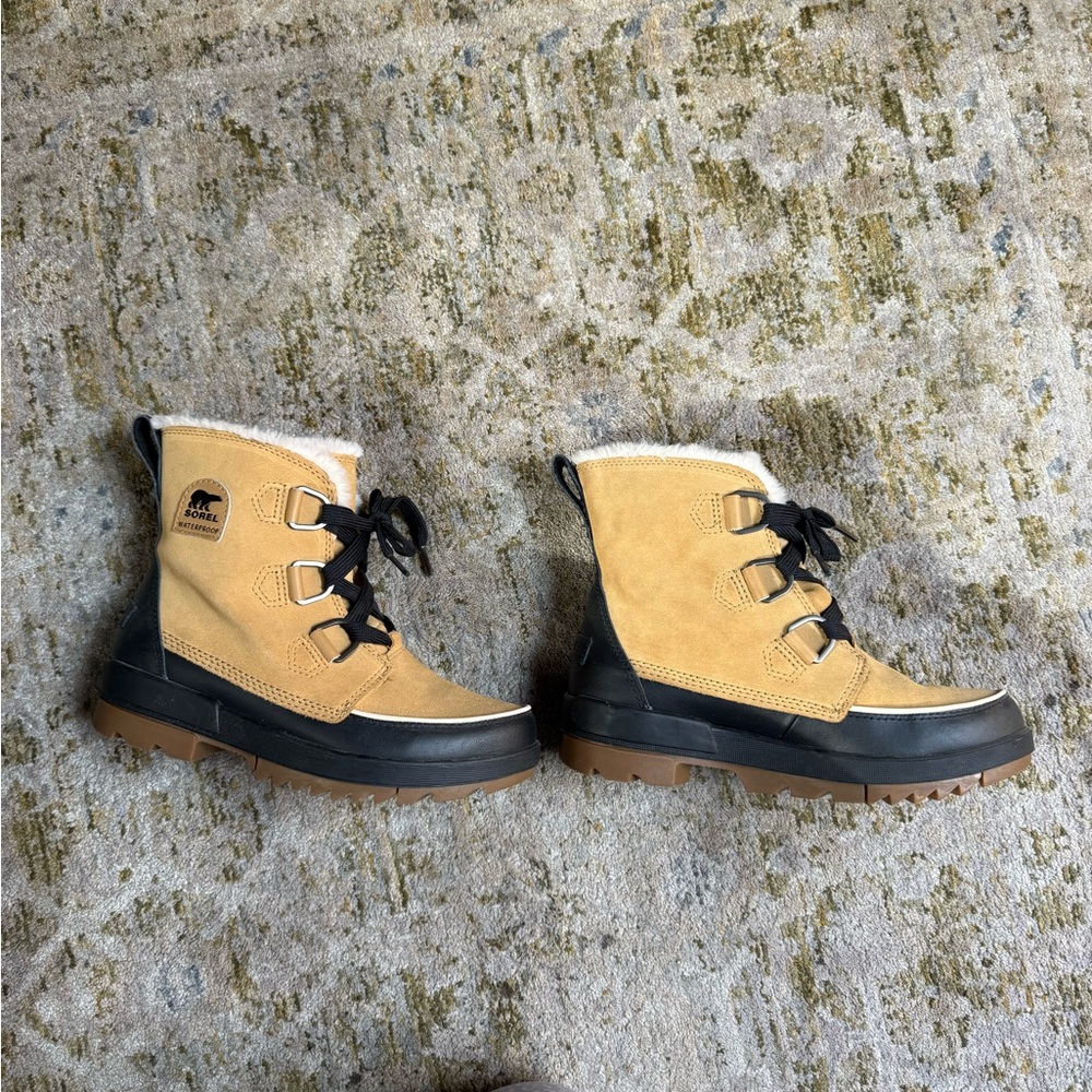 Sorel Women’s Tivoli Tan and Black Boots